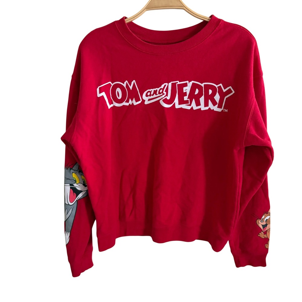 Tom and Jerry Red Graphic Sweatshirt Medium Cartoon Logo Pullover Sleeve Art